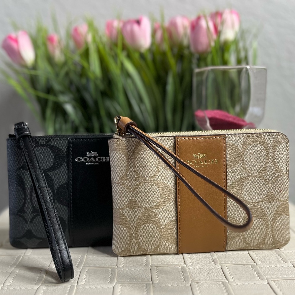 Coach Wristlet Purse ( Brown)